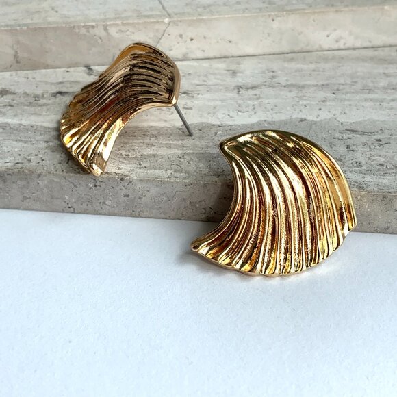 NEW~ Anthropologie Casa Clara "Arabesque" Gold Upside Down Wave Post Earrings - Picture 5 of 7